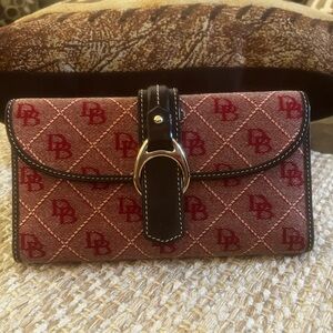 DOONEY & BOURKE Signature Checkbook Wallet